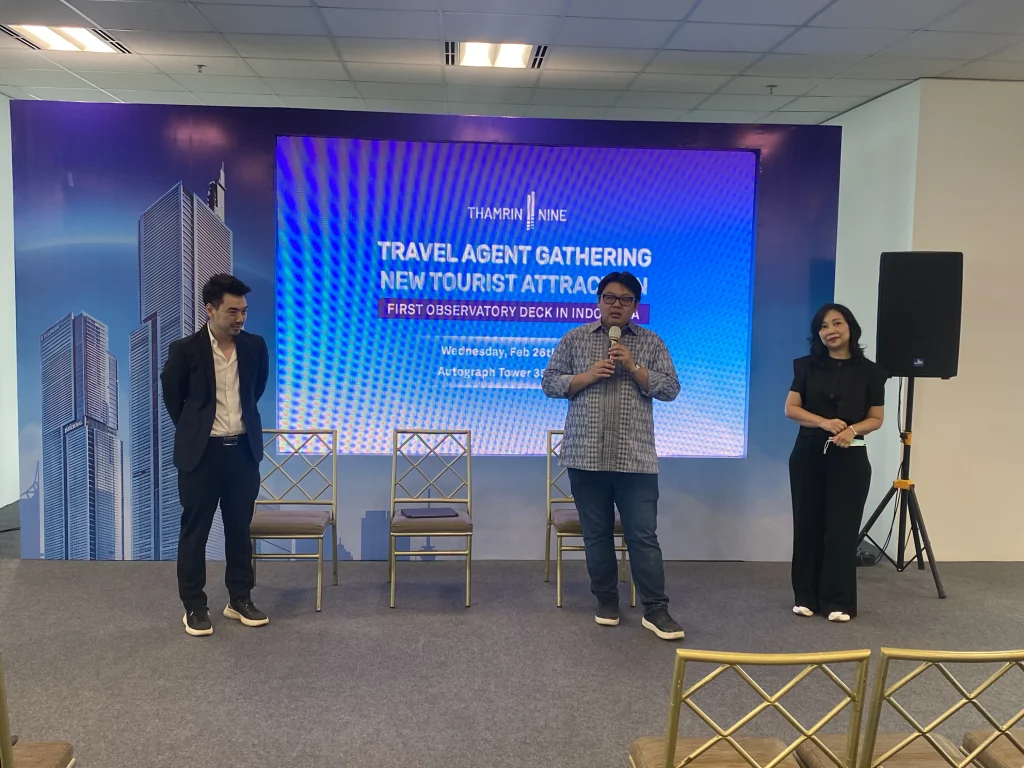 UP : An Introduction Collaborations at the Travel Agent Gathering