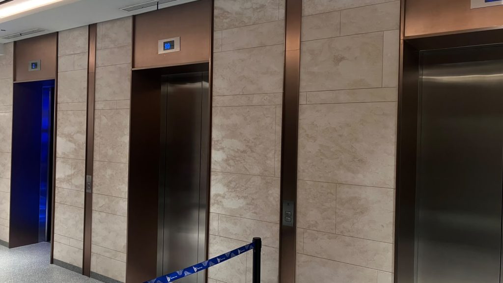 Lift Gedung Tinggi